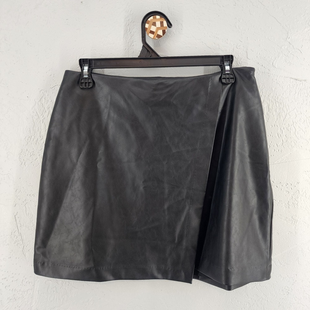 NWT Old Navy Black Faux Leather Wrap Mini Skirt Edgy Chic Womens Size M